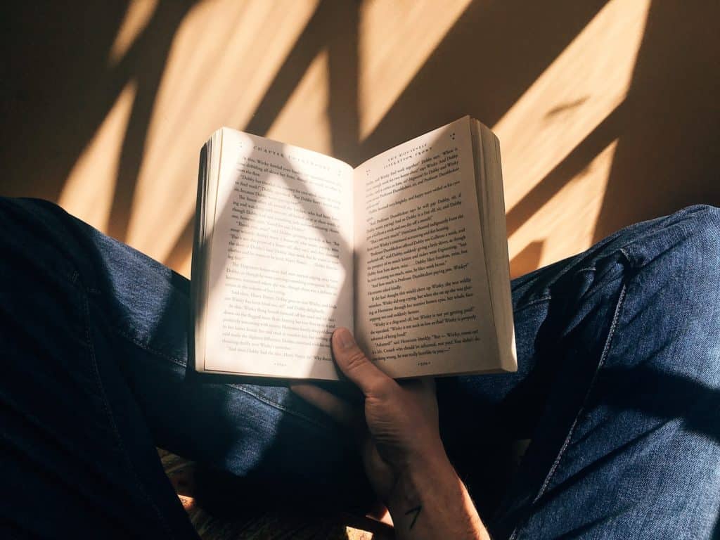 5 Reasons You Should Make Reading a Habit | Books4us